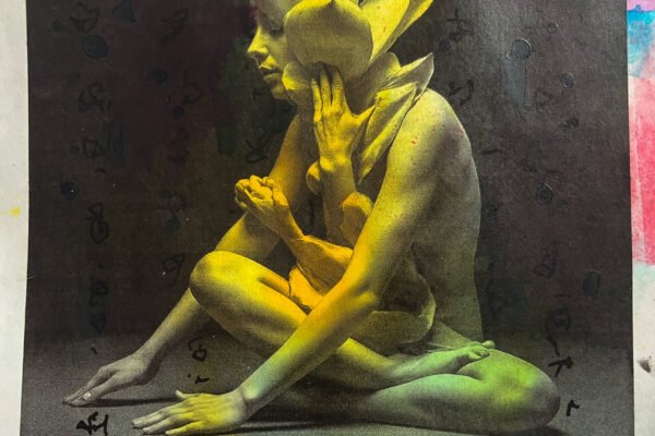 Tittle : Estrogen part 8 ~
Medium : Mix media on Canvas
Size : 21 cm x 21 cm
Years : 2025
